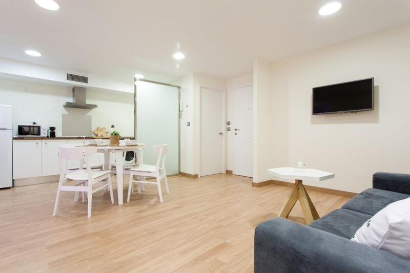 Apartments Ole - Albareda 24 Sevilla Bagian luar foto